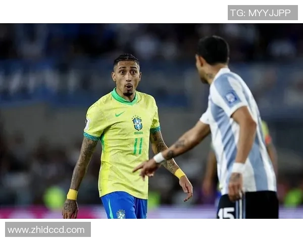 足球明星意外被替换下场引发球迷热议赛后表现备受关注 足球明星意外被替换下场引发球迷热议赛后表现备受关注